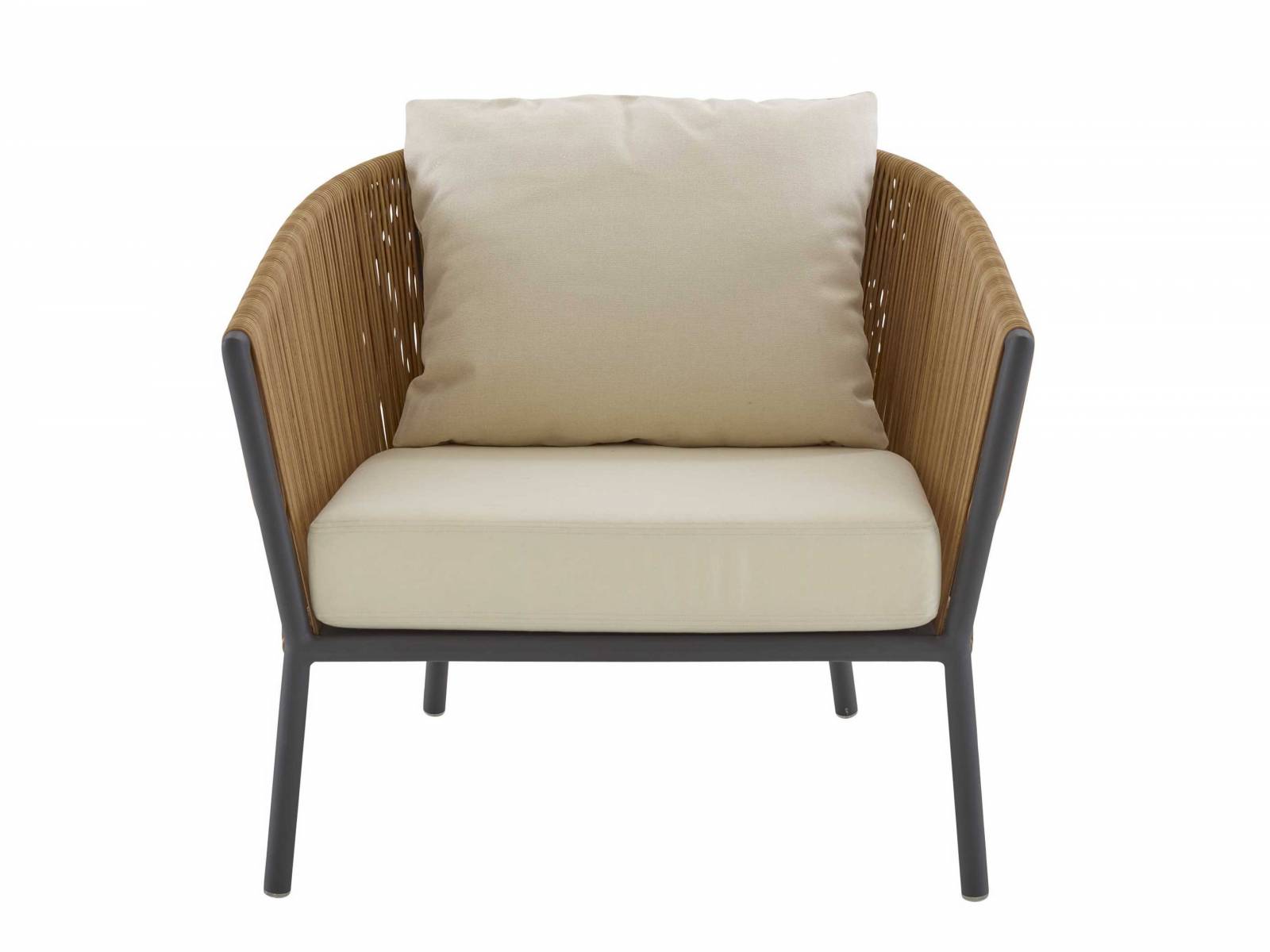 «Lapel» heisst der neue Armlehnstuhl des Designertrios Busetti Garuti Redaelli. Übersetzt bedeutet es Aufschlag, wie z.B. bei einem Jackenkragen. Dieses Gestaltungsmerkmal wurde beim Sessel übernommen, indem die umlaufende Rücken- und Armlehne nach aussen gelegt wurde. LIGNE ROSET.