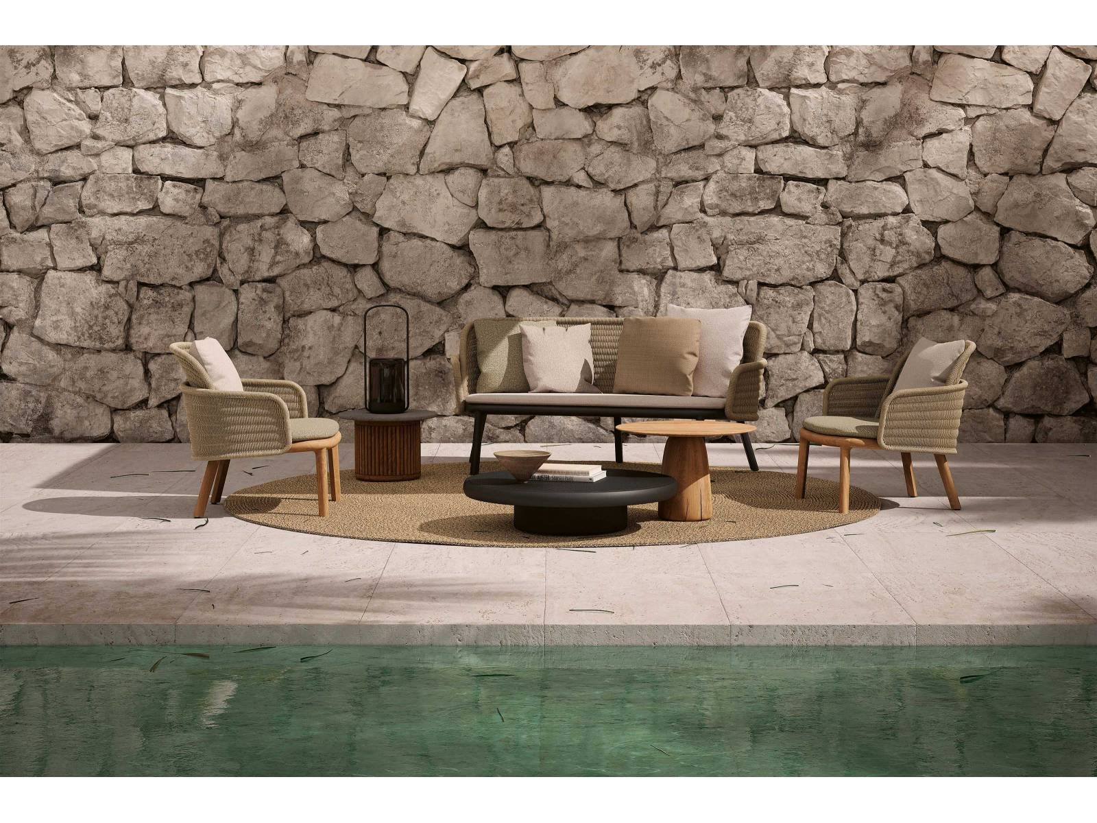 Die Kollektion «Suro» von Designer Christophe Delcourt wurde das erste Mal im neuen Mailänder Showroom des belgischen Unternehmens gezeigt. Die kokonartige Form der Sitzmöbel geht dabei auf die Idee eines Korbes zurück. Ergänzt wird die Kollektion um einen Ess- sowie Beistelltisch. TRIBU.