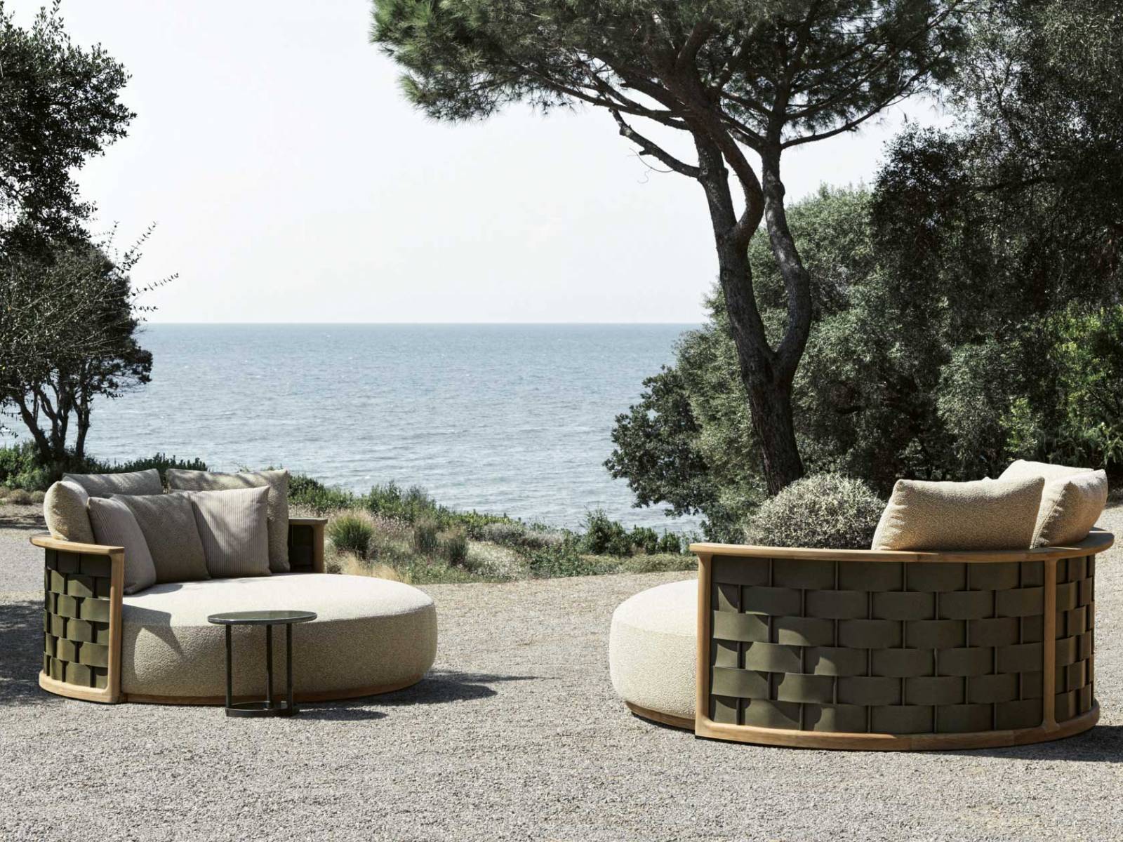 Sie wurde am Salone in Mailand so richtig in Szene gesetzt: Die «Landmark Collection» mit der Sofaserie «Palinfresca», die mit ihrer ikonischen Form eine Hommage an das Werk von Luca Meda aus dem Jahr 1994 ist. MOLTENI.