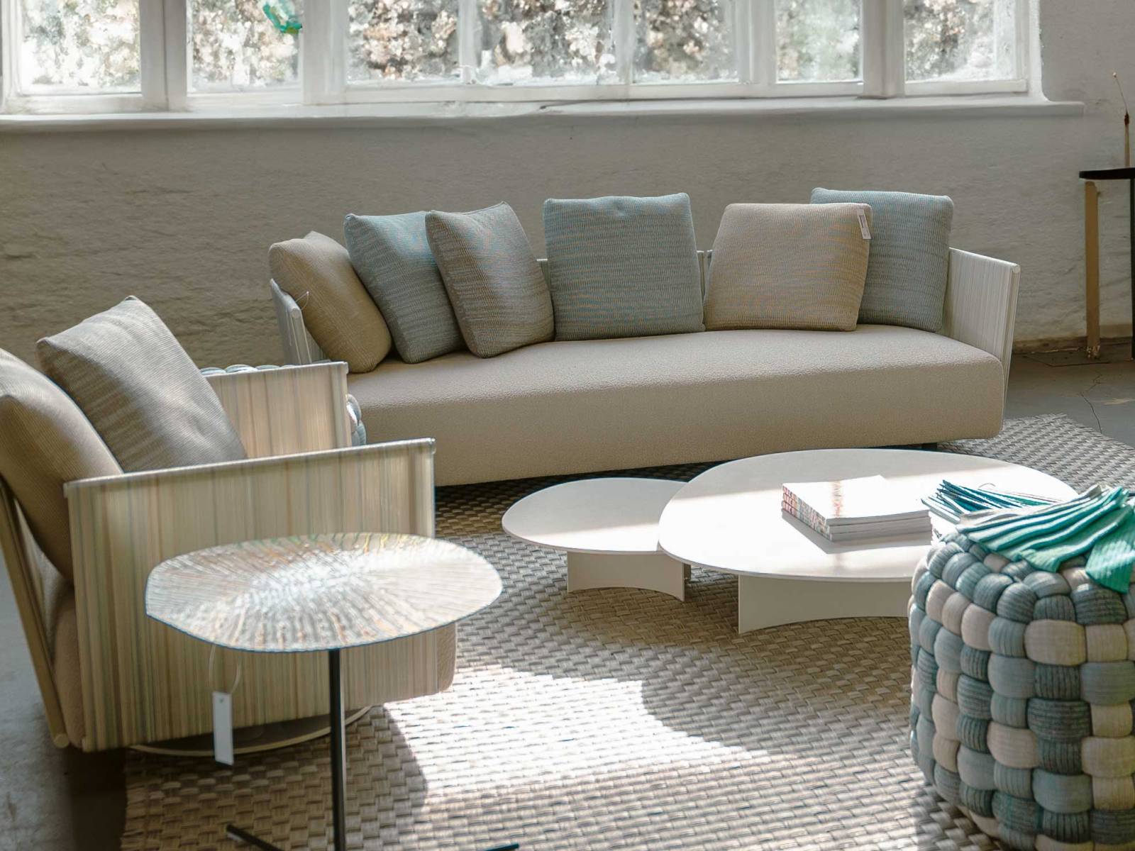 Pünktlich zum Frühlingsauftakt findet in Freienbach jeweils das Season Opening statt – in diesem Jahr vom 22. – 24. März 2024. Zu entdecken gibt es alles rund um die Gartengestaltung. Dazu werden Showroom und -garten neu gestaltetet und die neusten Outdoor-Trends namhafter Marken präsentiert. Im Bild: Paola Lenti.  HAUSER DESIGN.