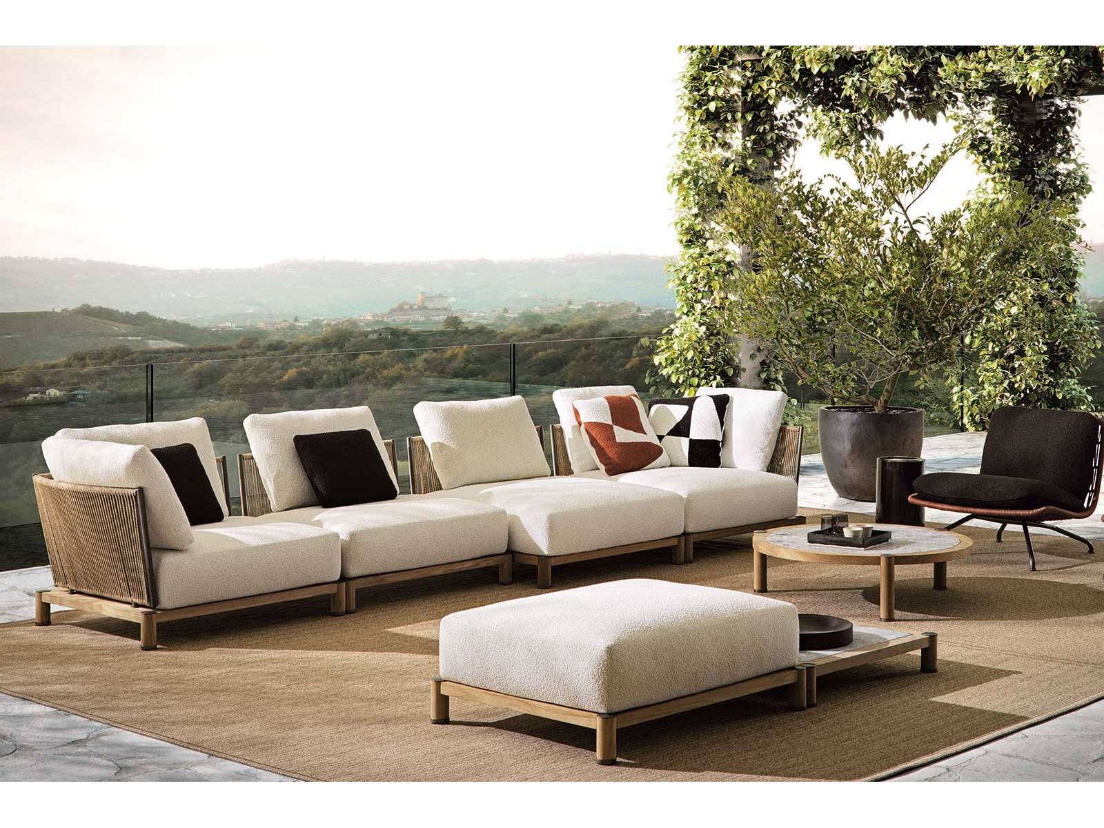 Skandinavisch-italienisches Sommertheater: Gam Fratesis «Daylight» inszeniert den Garten als luftiges Wohnzimmer. Ein modulares Outdoor-­Sofa, das mit Teak-Füssenund filigraner ­Silhouette den Alltag elegant in die Kulissen ­verbannt. Minotti.