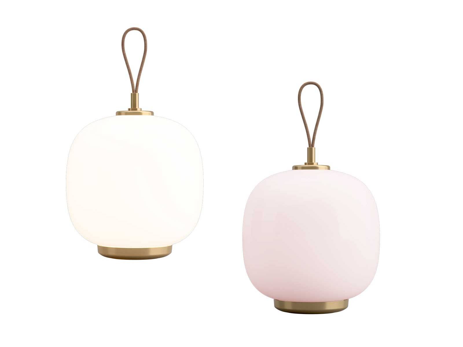 Die tragbare Leuchte «VL 45 Radiohus» ist eine elegante Neuinterpretation des ikonischen Designs von Vilhelm Lauritzen, die mit sanftem Licht, Vielseitigkeit und Langlebigkeit überzeugt. Die spritzwassergeschützte Leuchte ist in drei Farbvarianten erhältlich und besitzt eine Akku­laufzeit von bis zu fünf Stunden. Louis Poulsen.