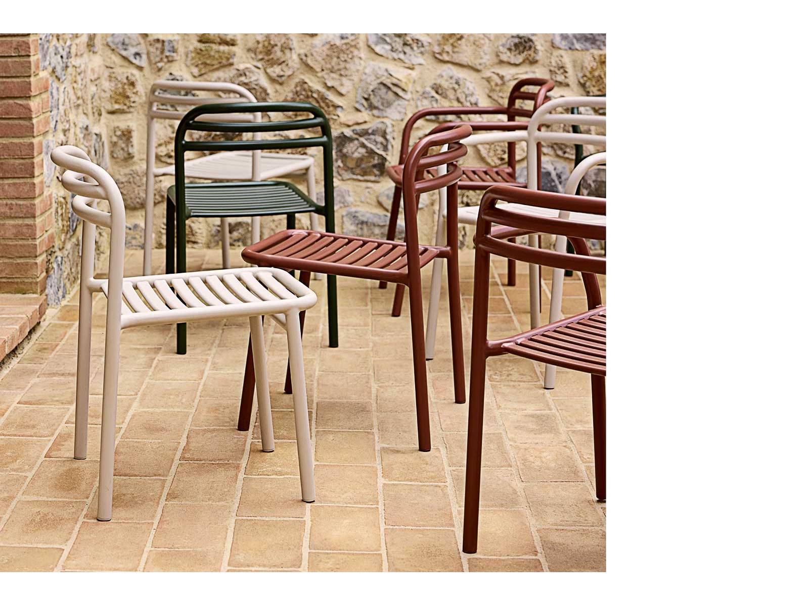 Für «Bliss» haben Foersom &amp; Hiort-Lorenzen MDD skandinavische Kühle mit mediterraner Siesta gekreuzt. Das Ergebnis ist ein elegantes Aluminium-Leichtgewicht, das zeigt: Minimalismus kann auch maximal bequem sein. Cane-line.