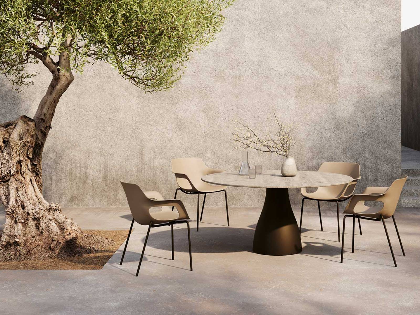 Wo Ergonomie auf Ästhetik trifft, stapelt sich die Perfektion – ein Stuhl, der sich gut sitzt und gefällt. ­Recycelbar obendrein, falls man sich je von ihm trennen möchte. Fischer Möbel.