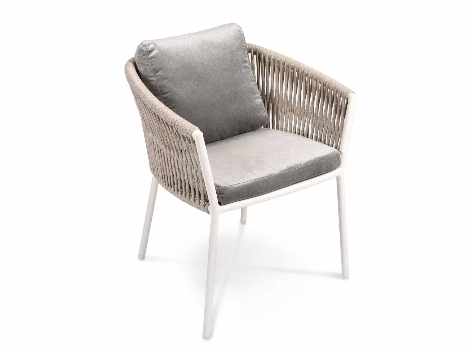 Hochwertige textile Bänder umspannen das Aluminiumgestell der Kollektion «Cosmo» und bilden eine geschlossene Arm- und Rückenlehne, die sich schützend wie ein Flügel um den Sitzenden legt. Herausnehmbare, outdoortaugliche Polster sorgen für entspannten Sitzkomfort. FISCHER MÖBEL.