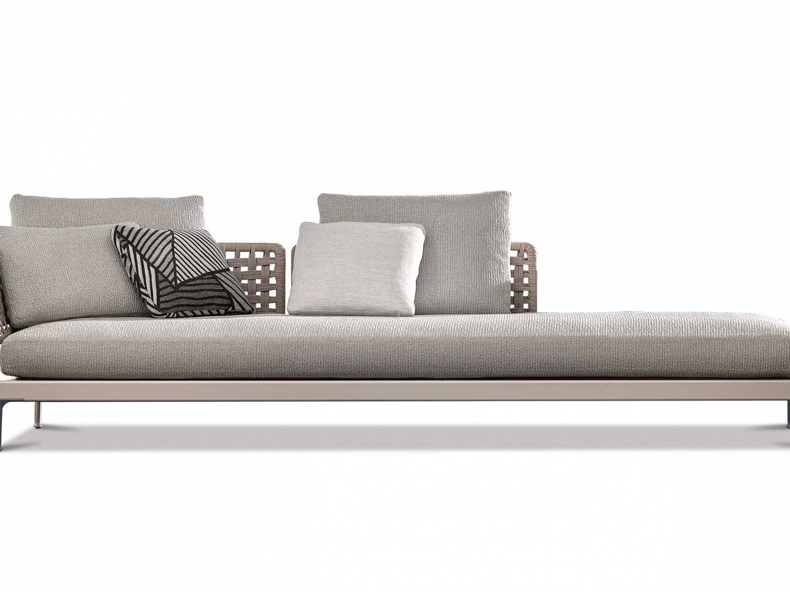 Mit «Patio» lässt das italienische Unternehmen die Grenzen zwischen in- und outdoor verschwinden. Die Kollektion des Design-Studios von Gam Fratesi verbindet unterschiedliche Materialien wie Aluminium, Holz, Stein und Seil zu filigranen Sitzmöbeln und Tischen, die drinnen wie draussen funktionieren. MINOTTI.