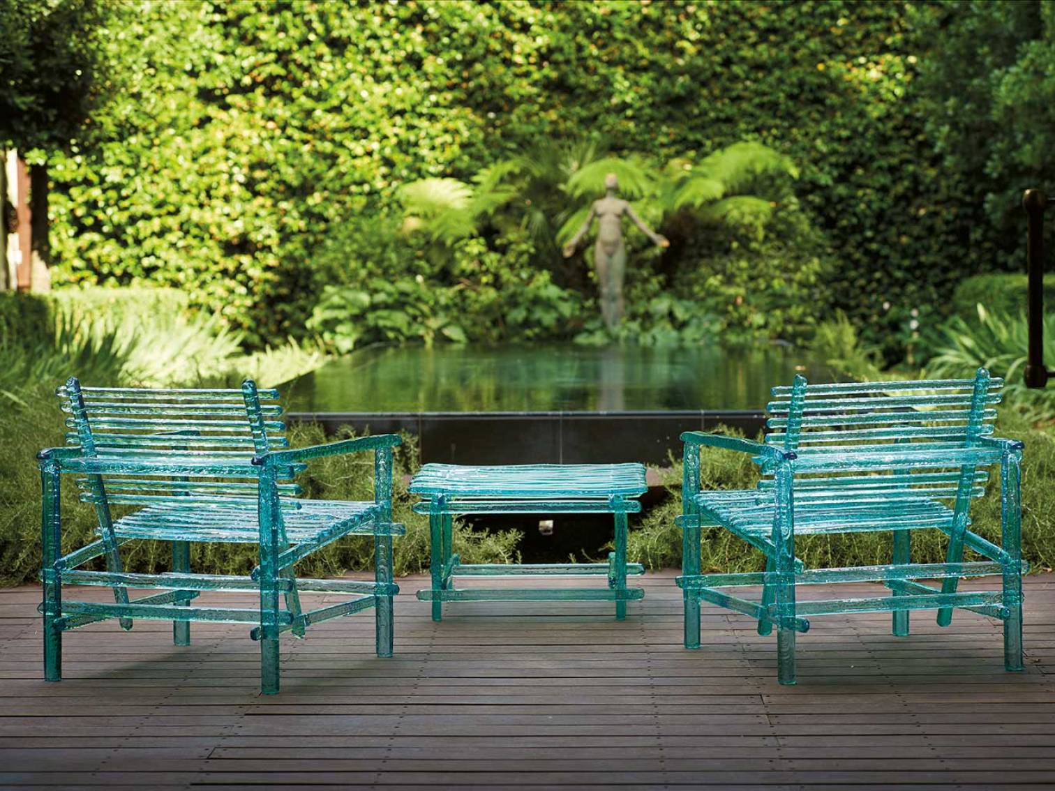 «A'mare» heisst Jacopo Fogginis Outdoor-Kollektion aus Polycarbonat. Der Name setzt sich aus «Amare», italienisch für lieben, und «Mare», dem Meer, zusammen. Wo der Designer seine Inspiration hernahm, ist damit kristallklar. EDRA.