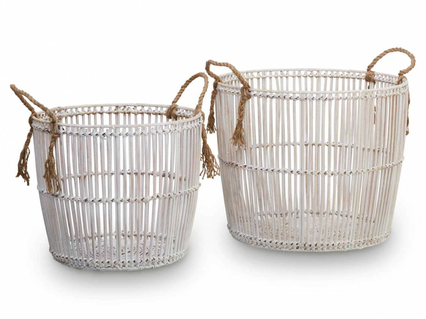 Das Korbset ist nicht nur ein attraktives Accessoire, hier können auch Pooltücher und Badekleider verstaut werden. Im Winter muss das Geflecht nicht in Keller oder Schuppen verschwinden, sondern kann auch im Indoor-Bereich platziert werden. DO IT GARDEN.