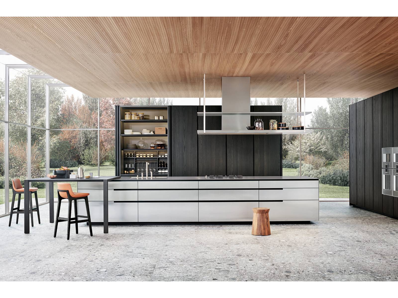 Schlichte Eleganz strahlt die exklusive Küche «Phoenix» aus, die vor allem aufgrund der besonderen und individuell gestalteten Nutöffnung besticht. In Kombination mit der Tischvariante über Eck wird die minimalistische Kücheninsel zum ästhetischen Lebensmittelpunkt. Poliform.