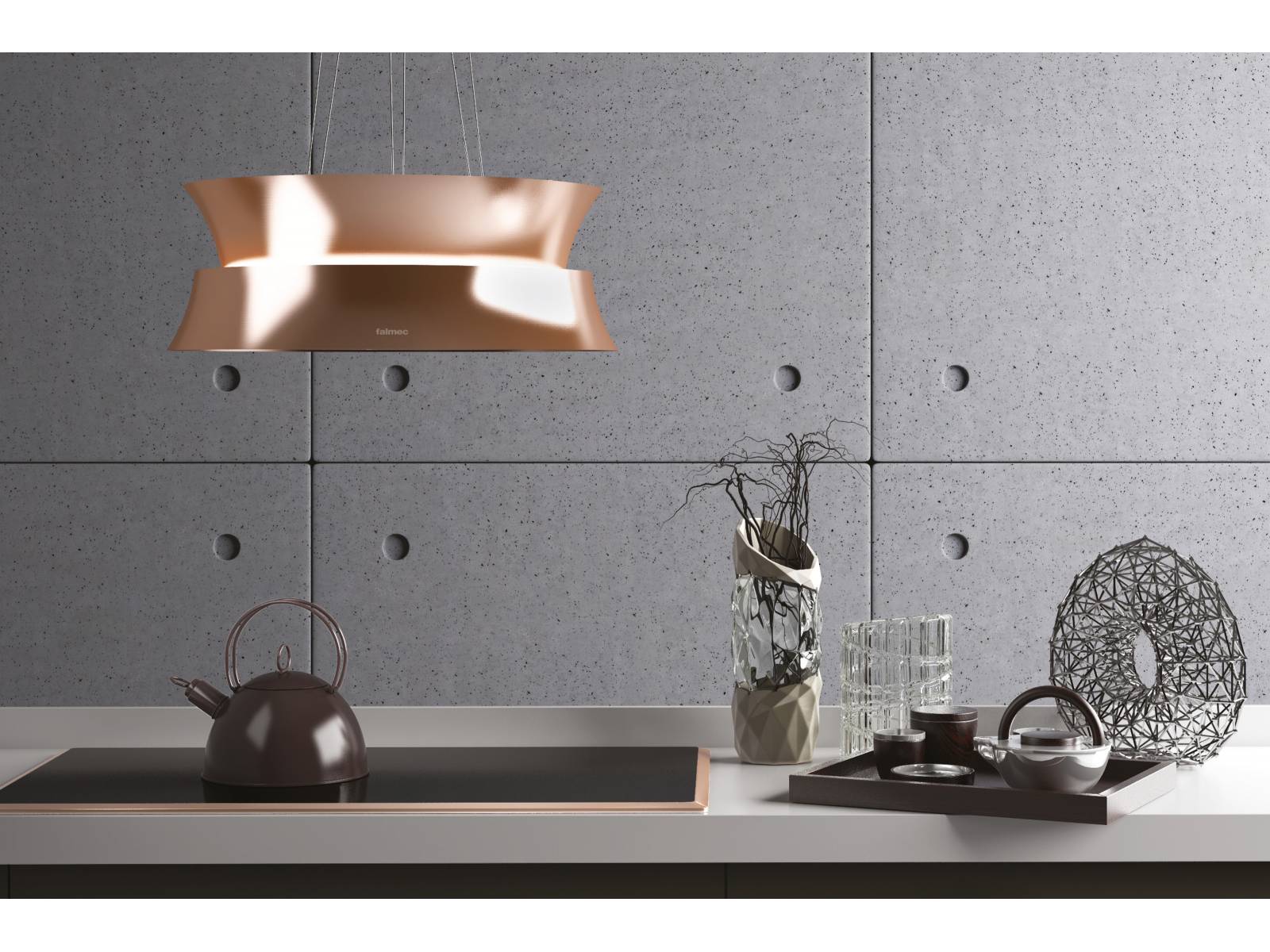 Das patentierte E-ion-System der Umlufthauben-Serie «Circle.Tech» nutzt die Zentrifugalkraft, leitet Gerüche und Feuchtigkeit durch einen Aktivkohle-Filter und befreit den Raum so nicht nur von Kondenswasser, sondern auch von unangenehmen Kochdüften. Modell «Dama» gibt es in Weiss und neu im Trend-Ton Bronze. Falmec.