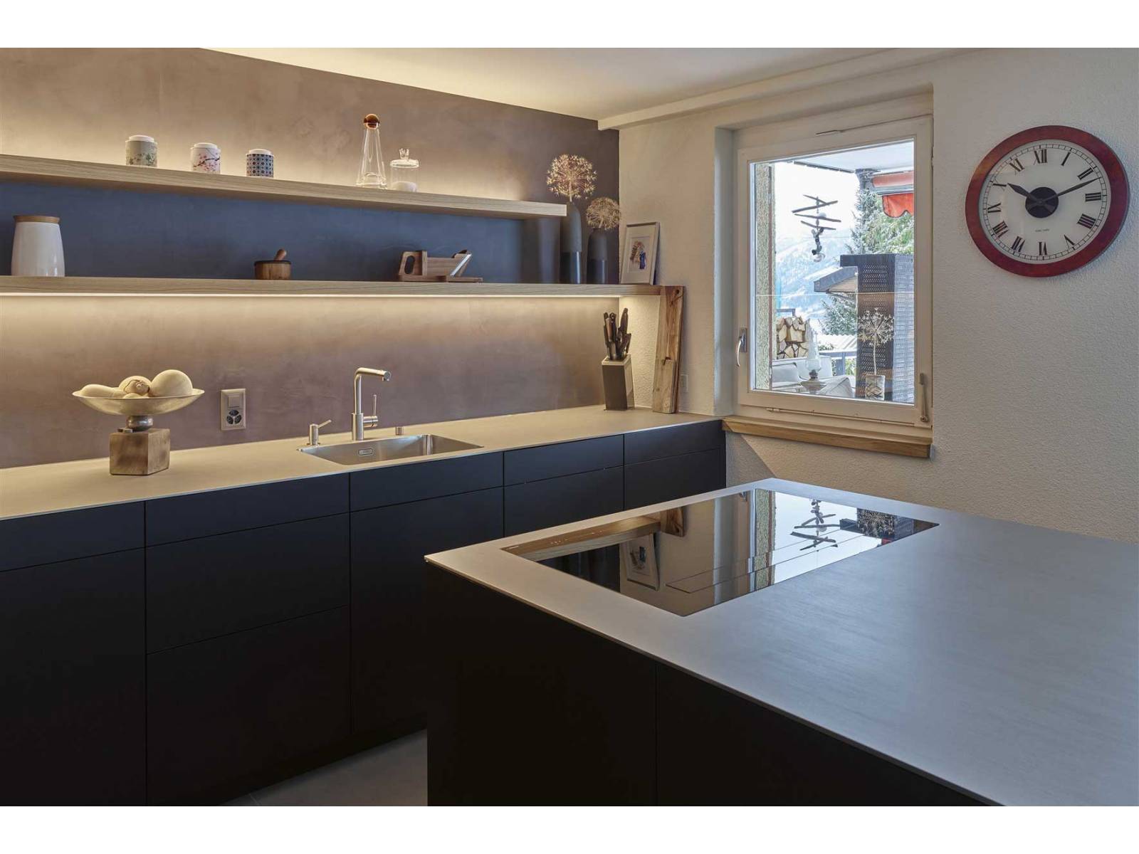 Wenn es um massgeschneiderte Küchen geht, ist das Unternehmen der richtige Ansprechpartner. Von der Planung bis zur Fertigung in der eigenen Produktion kommt alles aus einer Hand. OESCH.