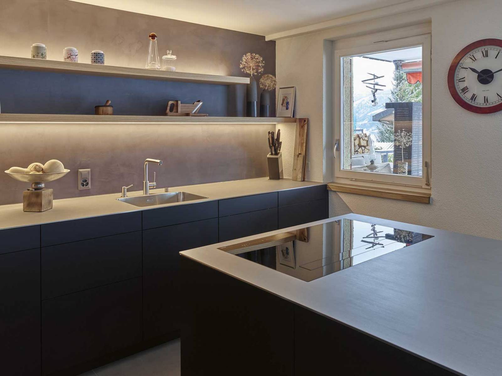 Wenn es um massgeschneiderte Küchen geht, ist das Unternehmen der richtige Ansprechpartner. Von der Planung bis zur Fertigung in der eigenen Produktion kommt alles aus einer Hand. OESCH.