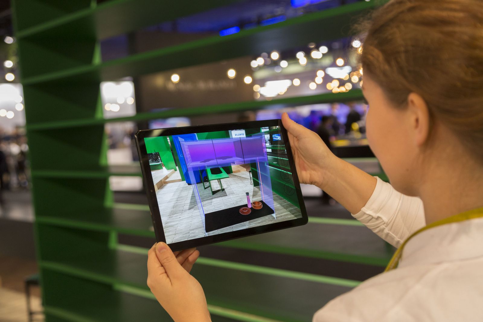  Die Küchenausstattung kann der Messebesucher visuell als erweiterte Realität erleben.