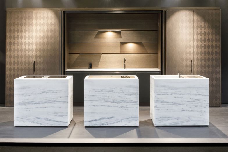 ... und werden aus aus hochwertigen Naturmaterialien in der Schweiz gefertigt. (Im Bild: «Orea+»)