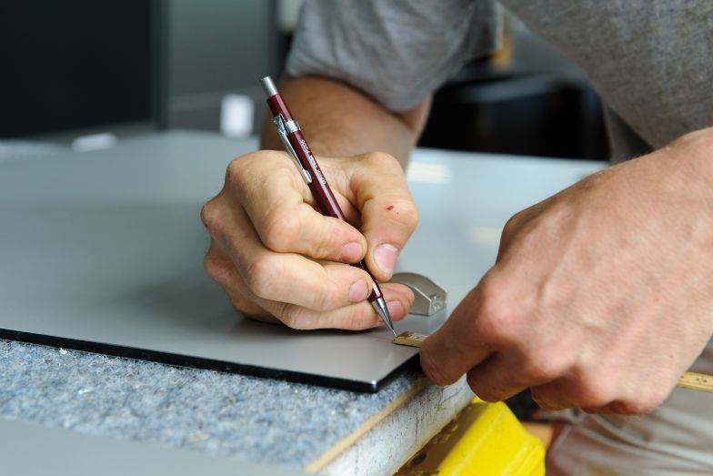 Alle Küchen und Wohnmöbel der 2012 gegründeten Premiumküchenmarke Orea  werden von der Küchenfabrik Muotathal gefertigt, die zugleich Partner ist.