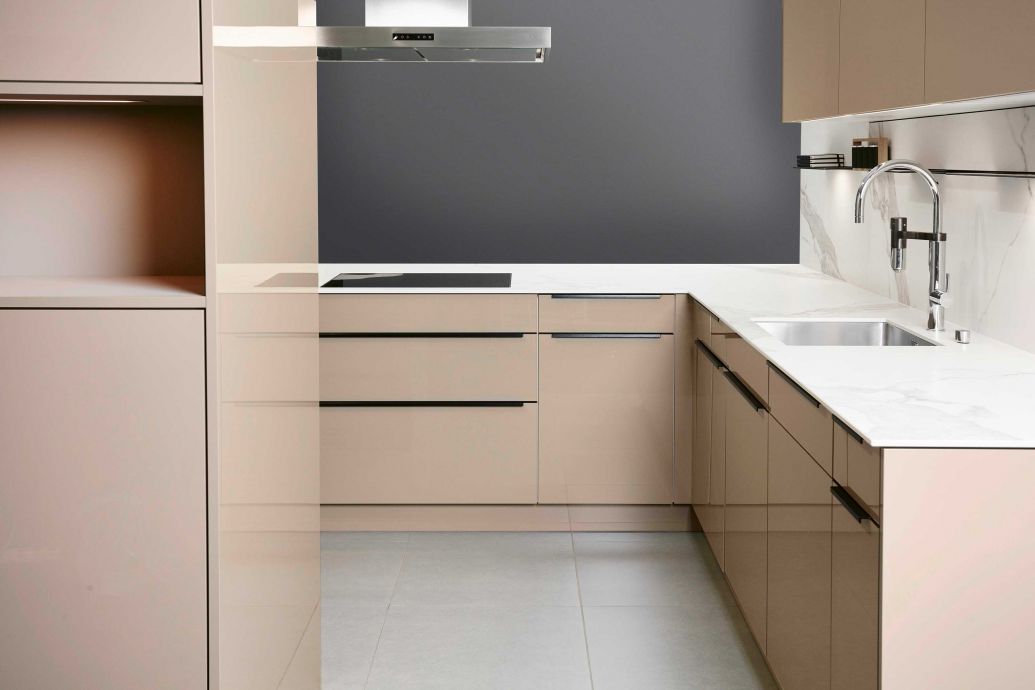 Aktuell liegen wieder natürliche Oberflächen und mattes Finish im Trend. 