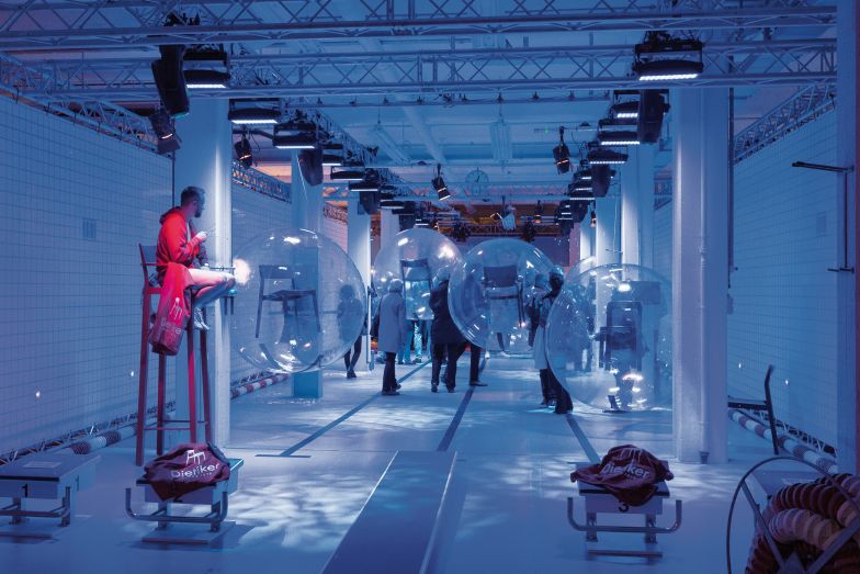 Beim Sitzmöbelhersteller aus Stein am Rhein konnten die BesucherInnen komplett in die Welt des Designs eintauchen. Dietiker, Design: Partout Hotel & Gastro Consulting.