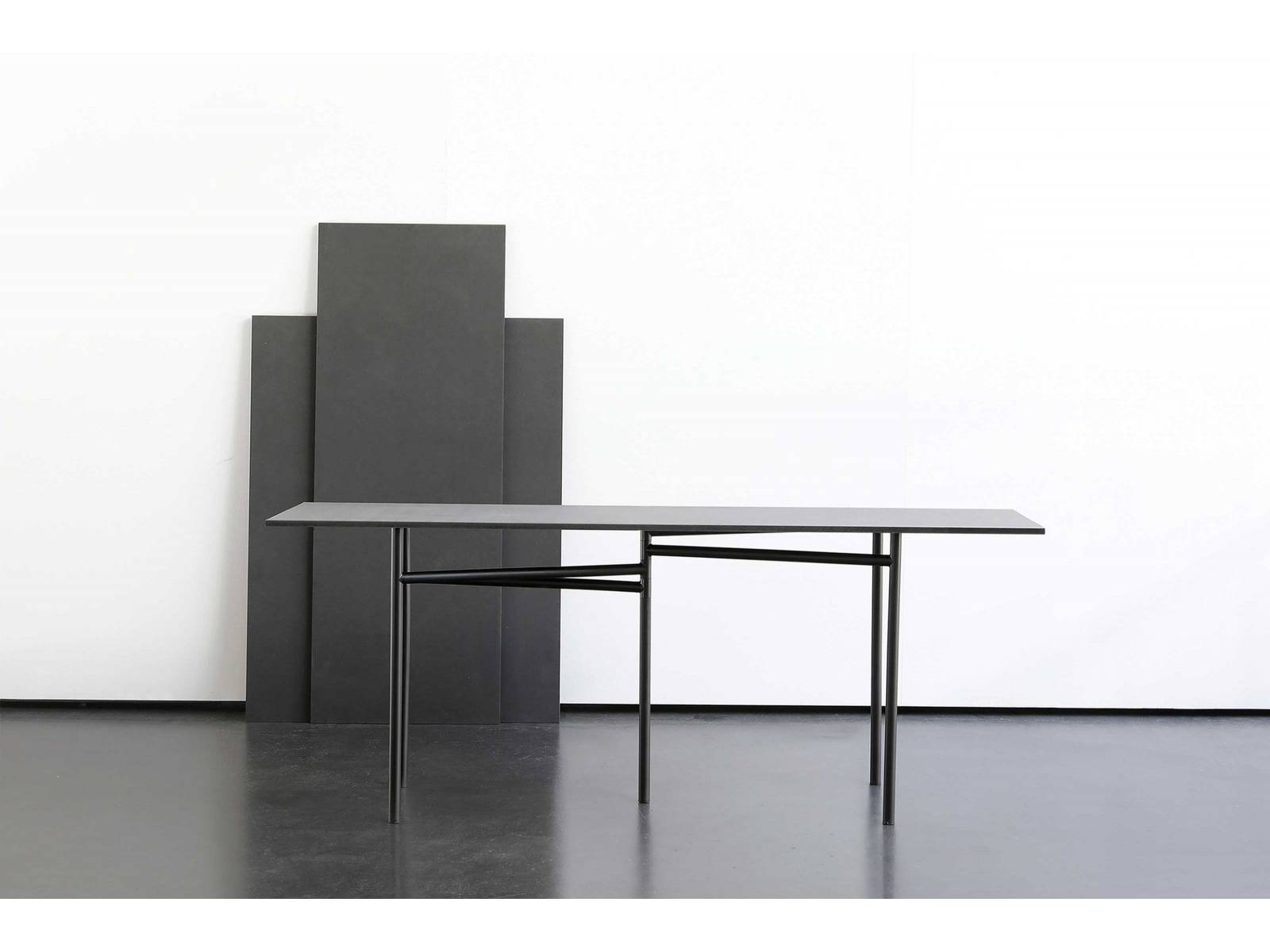 «Slot» – verstellbares Tischgestell. Design: Marie Luise Stein.