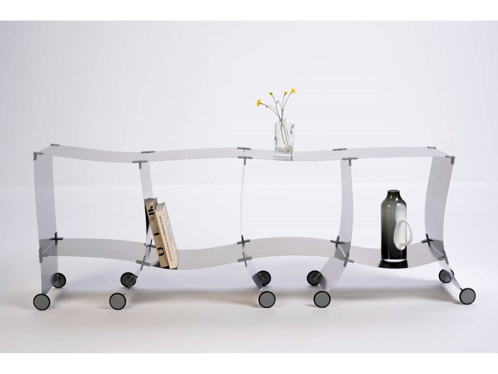 «Model L» – ein bewegliches Sideboard. Design: Tobias Schenk und Nandan Wolfer.