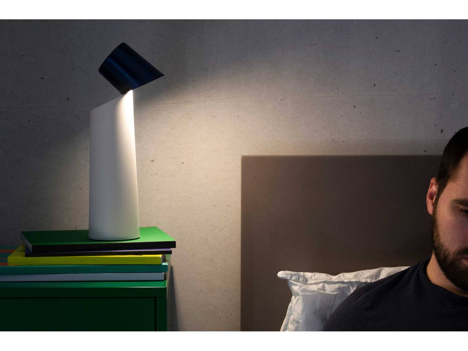 «Helia» – eine Leuchte, die den ganzen Tag das richtige Licht spendet. Design: Stéfanie Kay.