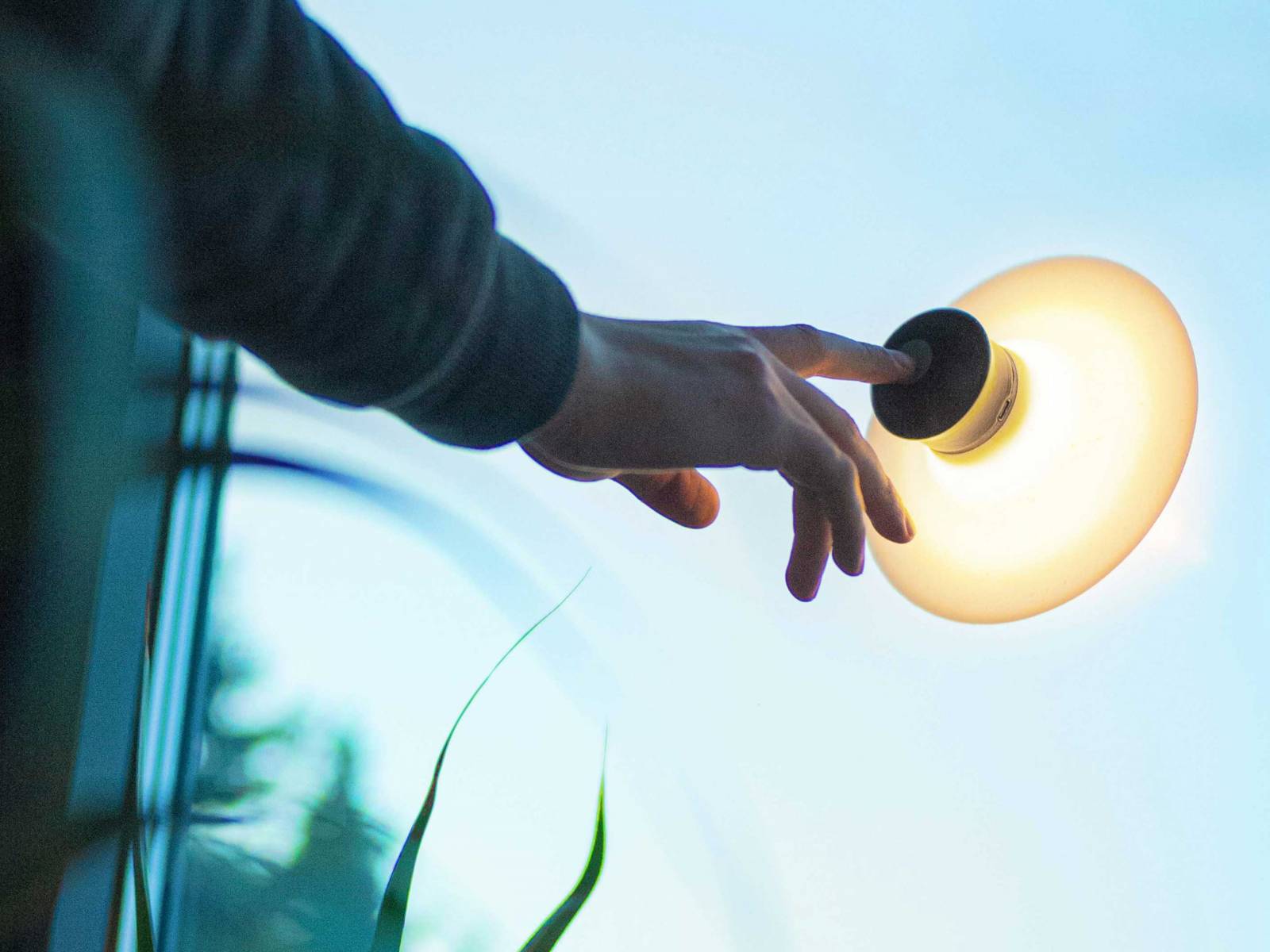 «Neozoon» – eine Leuchte, die in Sekunden fast überall befestigt werden kann. Design: Lukas Heintschel und Kilian Klepper. 