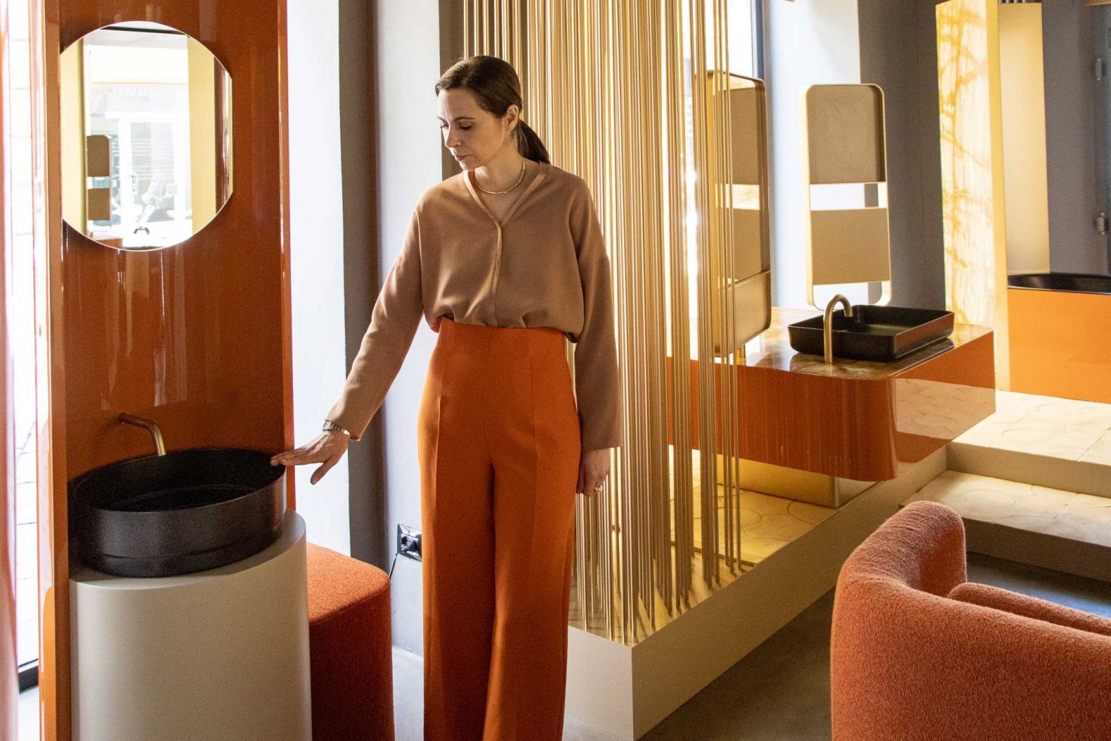 Die Zusammenarbeit von Cristina Celestino und Kaldewei war ebenfalls eines der Highlights in der Design-City Mailand. Der Titel «Bathscape» spielt mit dem englischen Verb escape (flüchten). So wurde Cristina Celestinos Arbeit im pulsierenden Brera District für die BesucherInnen zu einer Art ästhetischen Flucht in den schillernden Glanz moderner Badkultur. kaldewei.de