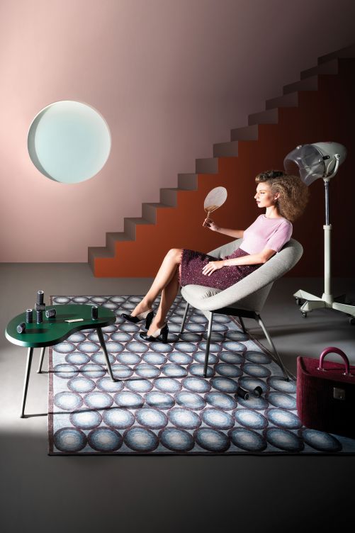 Zeit für einen neuen Lieblingssessel? Die prägnante Lehne von Sessel «Tibia» bietet jede Menge Sitzkomfort und macht in grossen und kleinen Räumen eine gute Figur. Pode.