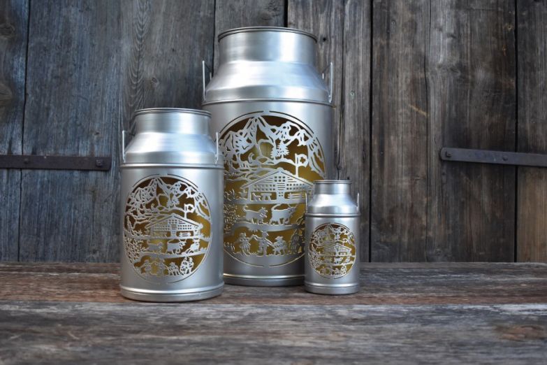 Zwei Schweizer Traditionen vereint – in den Milchkannen-Laternen des kleinen Basler Startup-Unternehmens. LUMIEREDESALPES.CH