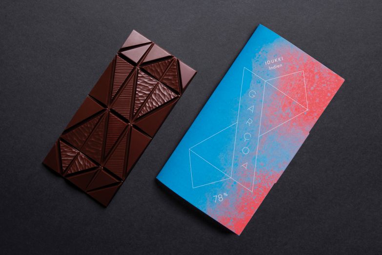 Die Gründer der Garçoa-Manufaktur verfolgen den Trend «Bean to bar» und fertigen edle Schokoladentafeln aus nur zwei Zutaten: Zucker und Kakao. GARCOA.CH