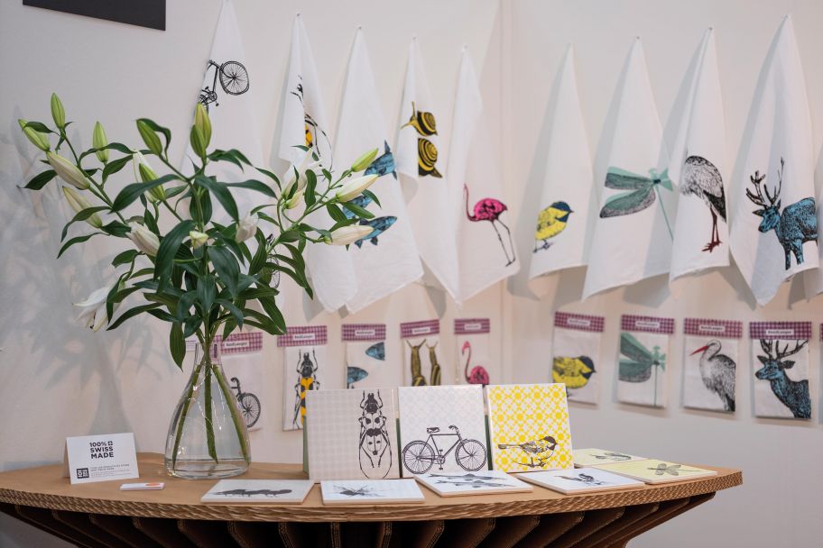 Textilien mit Handsiebdruckverfahren von Siebensachen.