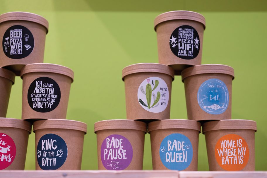 Pflegeprodukte aus vorwiegend Bio-Rohstoffen von Naturtrends.