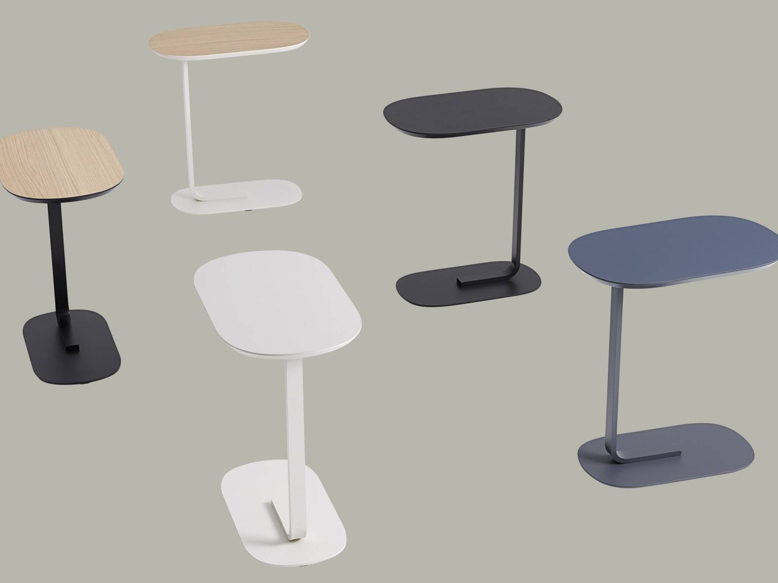 «Relate» ist die erste Arbeit des Designbüros Big Game für Muuto. «Wir wollten einen schlichten, komfortablen und praktischen Beistelltisch entwerfen», erzählen die drei Designer aus Lausanne. Die Silhouette des Tischs spielt mit dem Aufeinandertreffen zweier Ebenen, die lediglich durch eine schmale Metallleiste verbunden sind. Muuto.