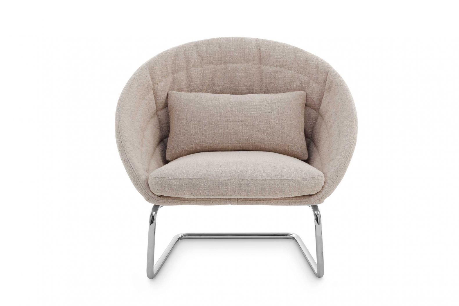 Leicht, feminin und bequem: «Fleur» ist ein Sessel nach unserem Geschmack. Wie der Name vorwegnimmt, liess sich Designer S. Bicego von der Form einer geöffneten Blüte inspirieren. Neben dem Sessel gibt es auch einen kleineren Freischwinger für den Esstisch. sabaitalia.com