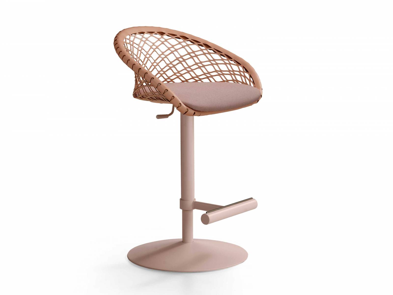 Für «P47» liess sich Designer Franco Poli vom Material Leder und seinen elastischen Eigenschaften inspirieren. Das Leder wird durch Schrauben direkt auf den Rahmen aufgebracht – eine raffinierte Verflechtung von Vintage-Stil und zeitgenössischem Design. MIDJ.