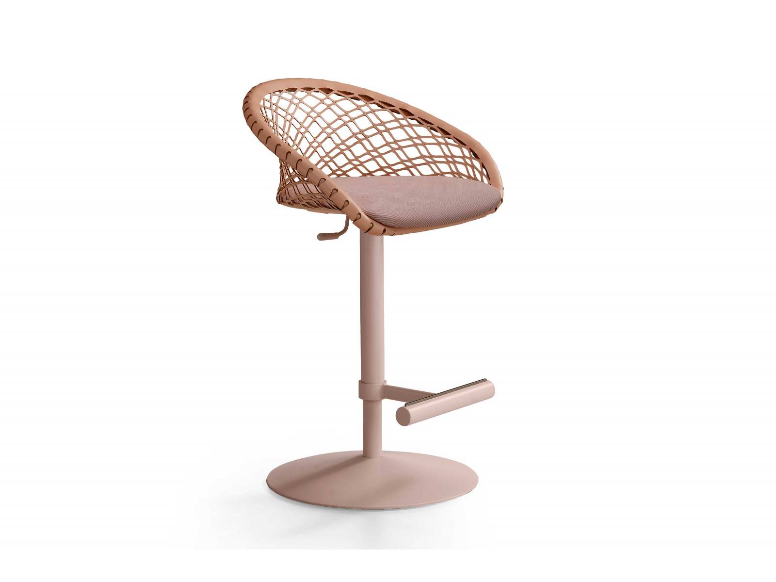 Für «P47» liess sich Designer Franco Poli vom Material Leder und seinen elastischen Eigenschaften inspirieren. Das Leder wird durch Schrauben direkt auf den Rahmen aufgebracht – eine raffinierte Verflechtung von Vintage-Stil und zeitgenössischem Design. MIDJ.