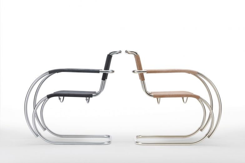 100 Jahre Bauhaus – dies feiert Thonet mit einer limitierten Jubiläumsedition. Das Hamburger Designduo Besau Marguerre entwickelte für den Freischwinger «S 533 F» von Ludwig Mies van der Rohe zwei neue Ausführungen: eine mit Gestell in Perlglanzchrom und anthrazitfarbenem Leder und eine zweite in Champagnerchrom mit Leder in Zartrosé. Thonet.