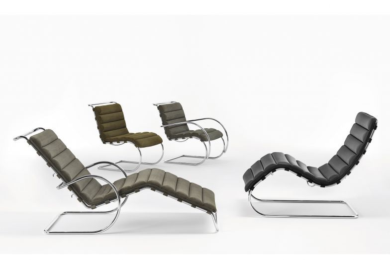 Ludwig Mies van der Rohe leitete das Bauhaus in Berlin bis zu seiner endgültigen Schliessung 1933. Seine Vision moderner Architektur beinhaltete – ganz Bauhaus-Maxime – auch die Gestaltung rationalistischer Möbel. Die Kollektion der Freischwinger entstand 1927-28 in Zusammenarbeit mit der Innenarchitektin Lilly Reich. 2019 gibt es die Kollektion mit neuen Stoff- und Lederbezügen und eingeprägter Signatur «Bauhaus 100th Anniversary». Knoll International.