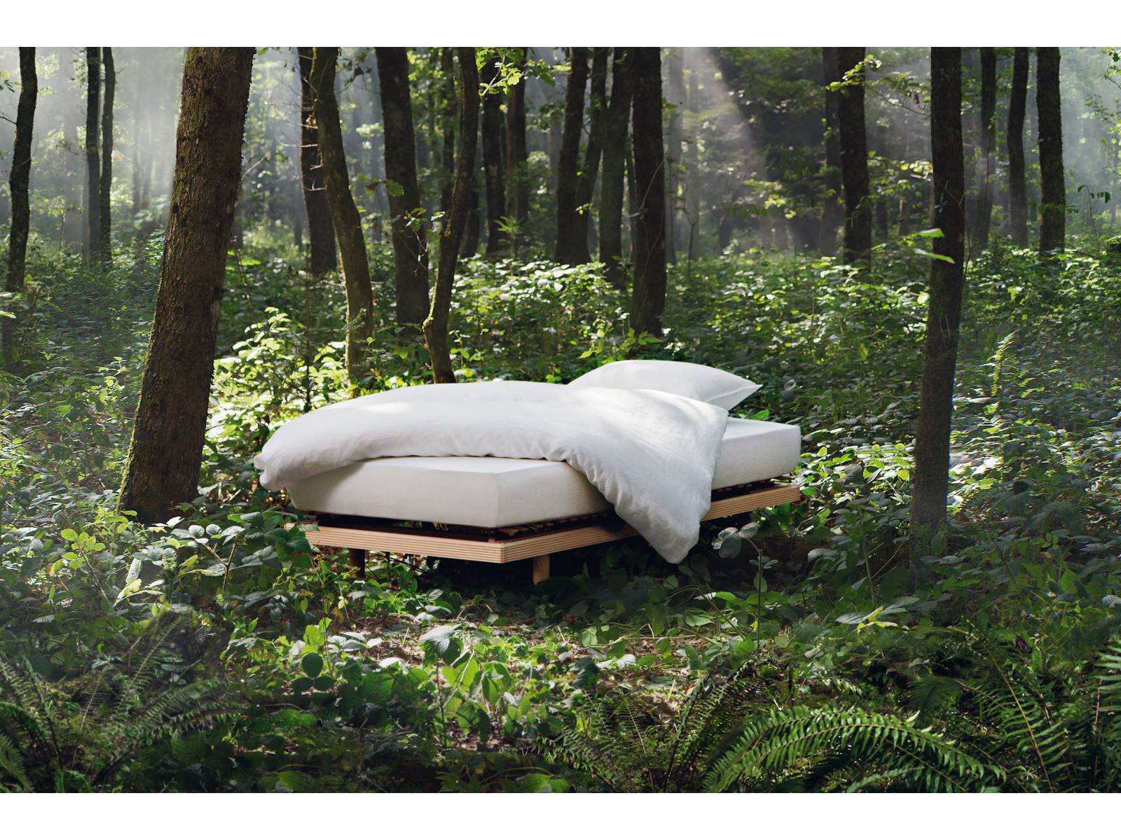 Das Schlafsystem «Roviva Activa» besteht aus einem intelligenten Systemrahmen, der sich dem Körper automatisch anpasst. Er lässt sich mit der gleichnamigen Matratze kombinieren, die aus natürlichen Materialien gefertigt ist. Durch die Verbindung von Matratze und Rahmen wird der Körper in jeder Position perfekt ausbalanciert. Roviva.