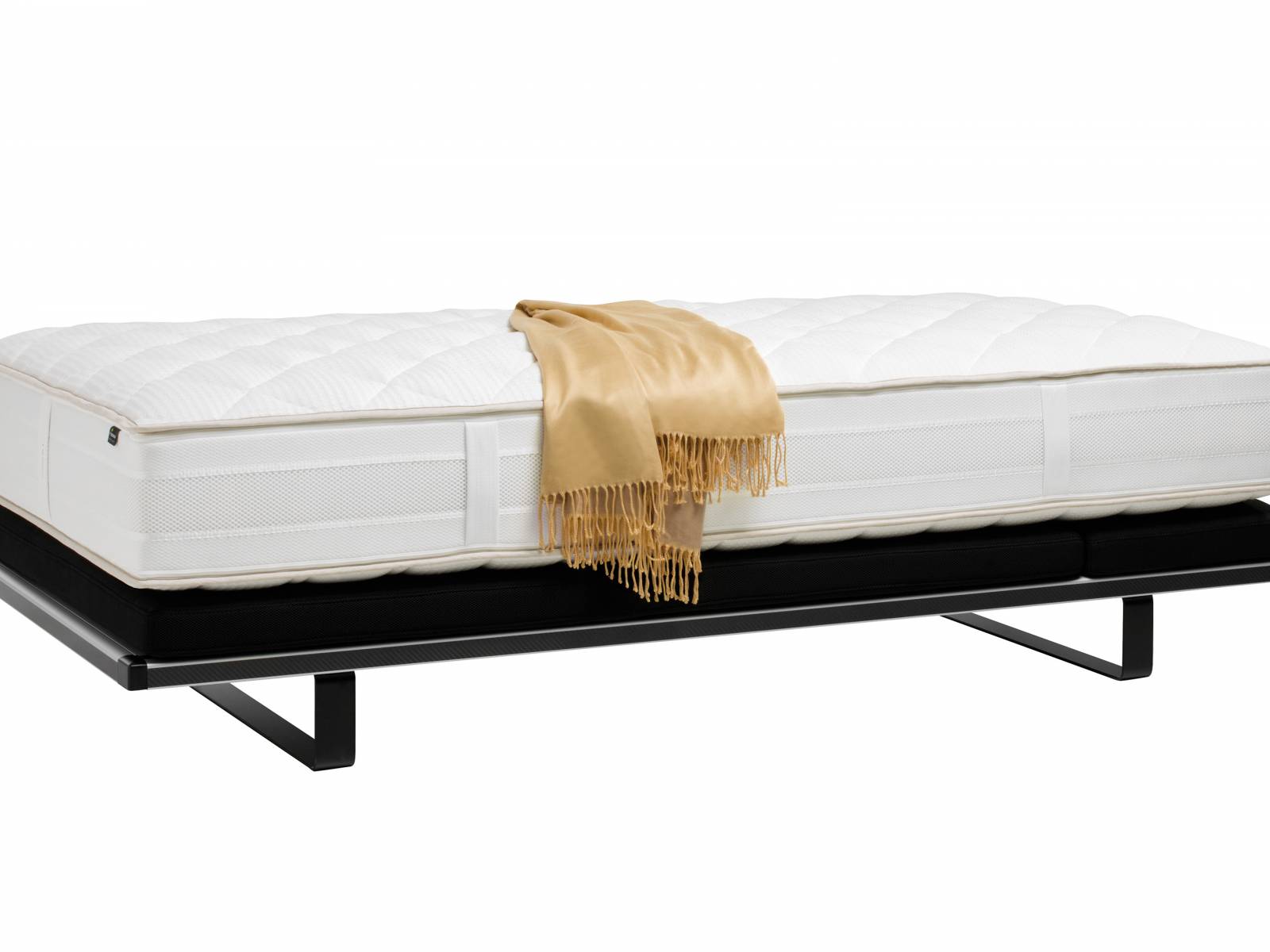 Das Erfolgsmodell «Opera» wurde weiter entwickelt und vereint natürliche Materialien mit neusten Technologien. Dafür wurden für die Matratze neue Kernmaterialien verarbeitet, die alle zu noch mehr Stabilität, Stützkraft und Klimabeständigkeit beitragen. Riposa.