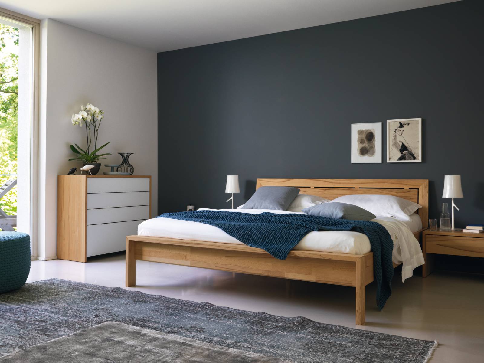 Der österreichische Produzent setzt ganz auf naturbelassene Holzmöbel – vor allem dann, wenn es um gesunden Schlaf geht. In einem Bett wie «Lunetto» werden weder Metall-, noch Kunststoffteile verbaut; das Holz wird ausschliesslich mit Naturöl behandelt. Team 7.