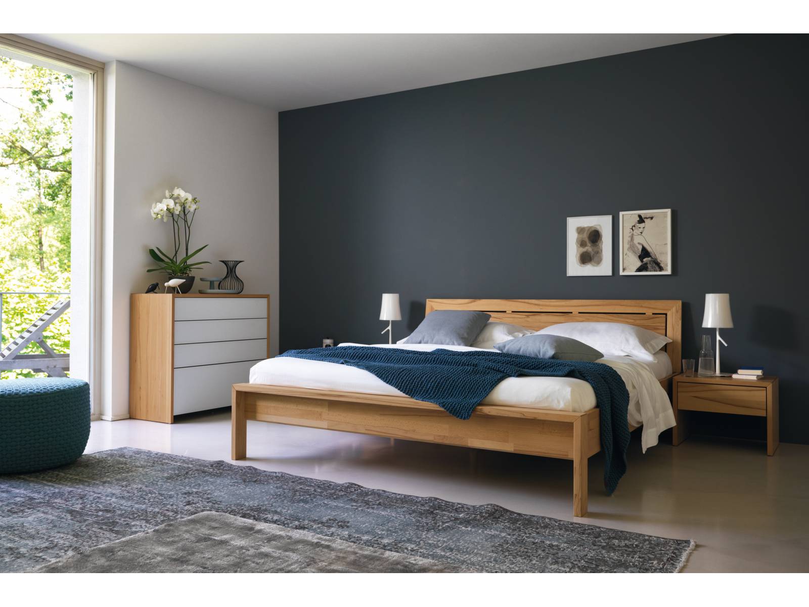 Der österreichische Produzent setzt ganz auf naturbelassene Holzmöbel – vor allem dann, wenn es um gesunden Schlaf geht. In einem Bett wie «Lunetto» werden weder Metall-, noch Kunststoffteile verbaut; das Holz wird ausschliesslich mit Naturöl behandelt. Team 7.