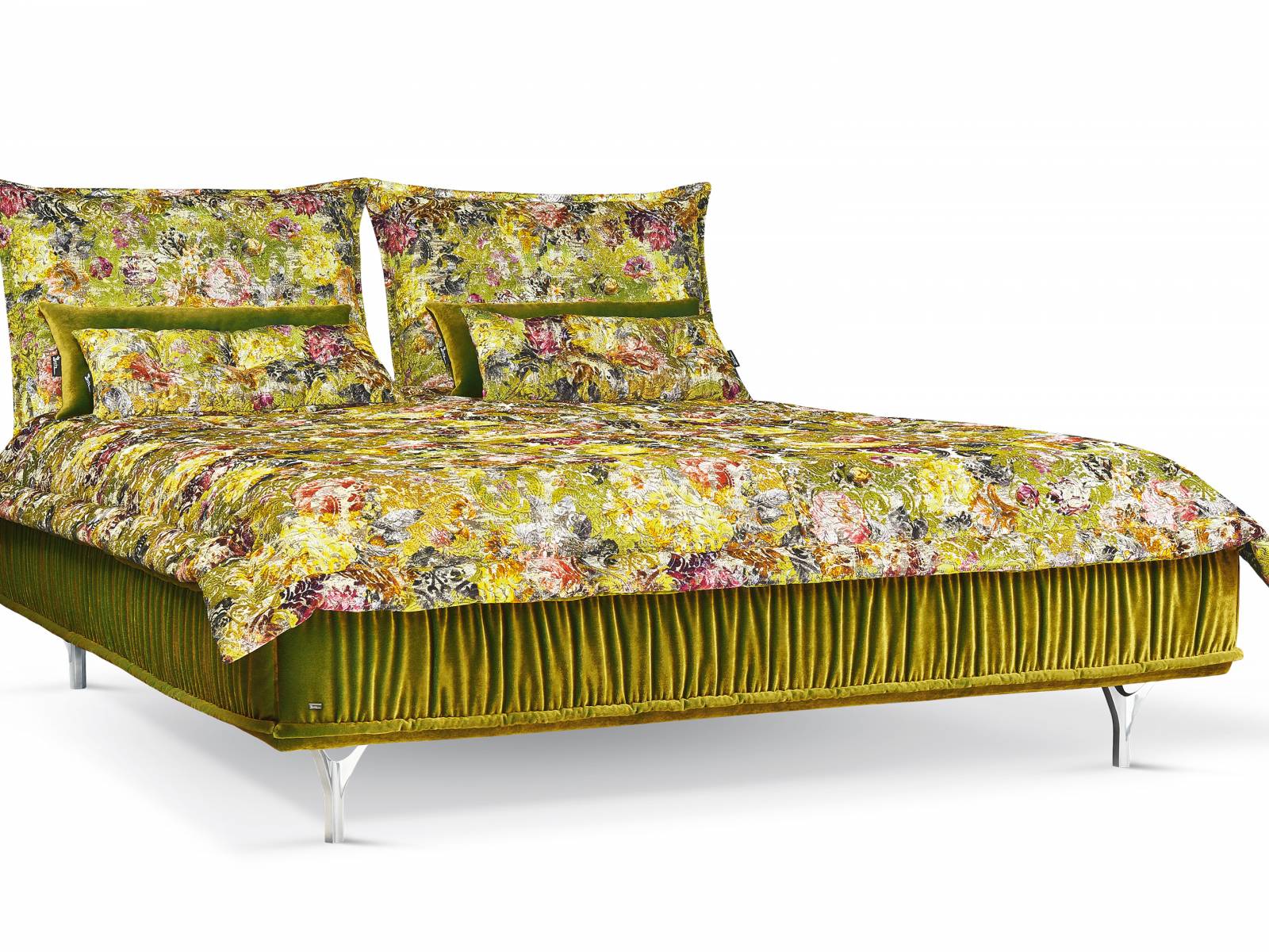 Ein Grund mehr, morgens beim Klingeln des Weckers die Schlummertaste zu drücken: «Ohlinda» fällt nicht nur optisch durch die bequemen Rückenkissen, die dekorativen Falten und die prägnante Kedernaht auf, sondern bietet auch jede Menge Liegekomfort. Kopfteil und Kissen gibt es mit verschiedenen Bezügen im farbenfrohen Stil des Herstellers. Design: Carolin Kutzera. Bretz.