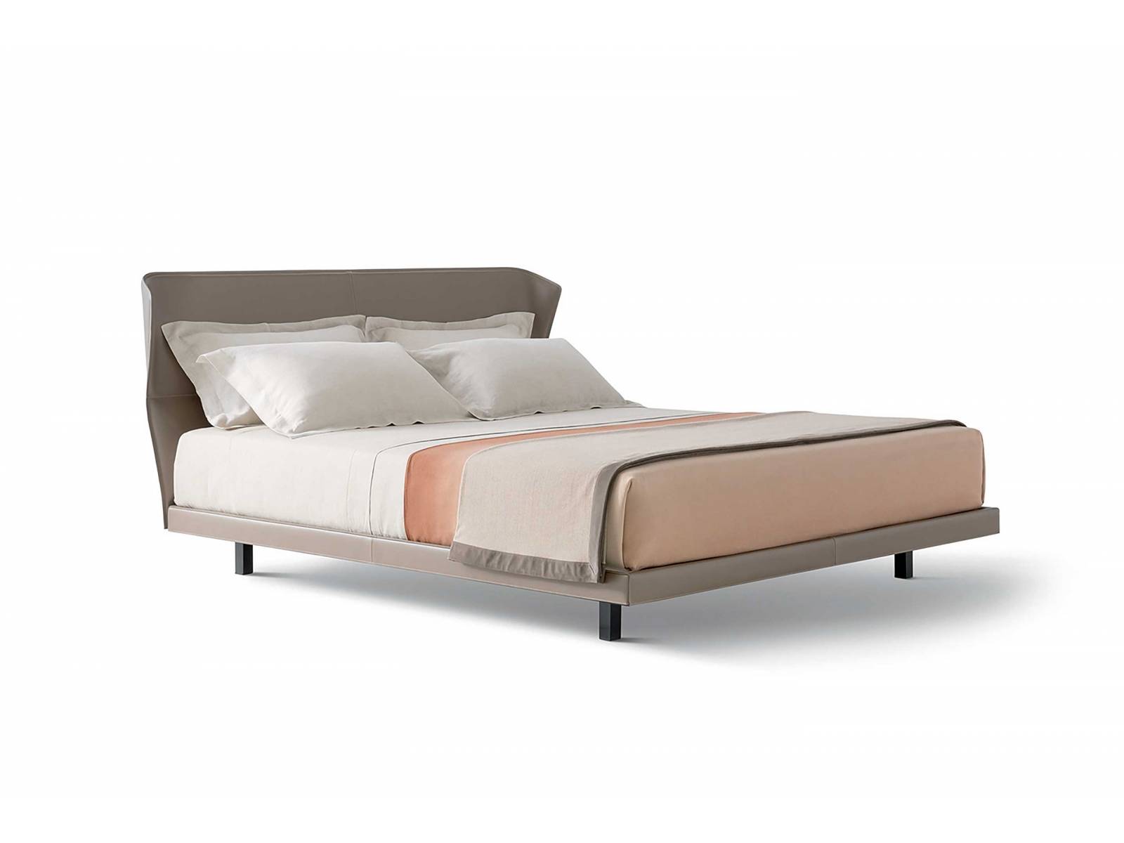 Zeitlos elegant präsentiert sich das Bett «Azul» von Nicola Gallizia dank feinster Details und einer klaren Linienführung. Hauptaugenmerk liegt dabei auf dem Kopfteil, das entweder mit Leder oder Stoff bezogen einen jeweils ganz eigenen Charakter annimmt. Molteni &amp; C.