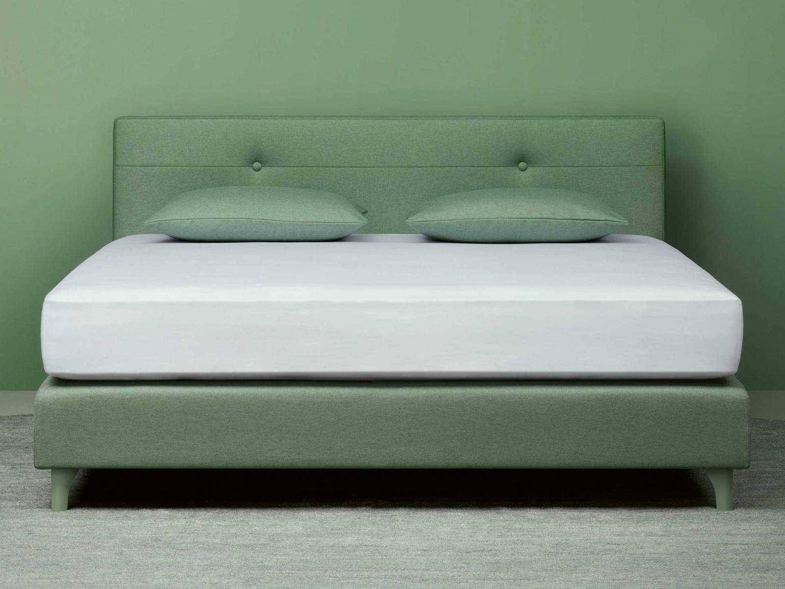 Für die neue Special Edition «Aurora Nuance» definierte Designer Jörg Boner sechs Farbfamilien, die monochrome Farbkompositionen in klassischen Blau-, Grau und Grün- oder zeitlosen Pastelltönen ermöglichen. Alle mit Kvadrat-Stoff bezogenen Bestandteile des Bettes «Aurora» lassen sich nun harmonisch Ton-in-Ton zusammenstellen, wobei sie sich nur durch Nuancen in der Farbgestaltung unterscheiden. Riposa.