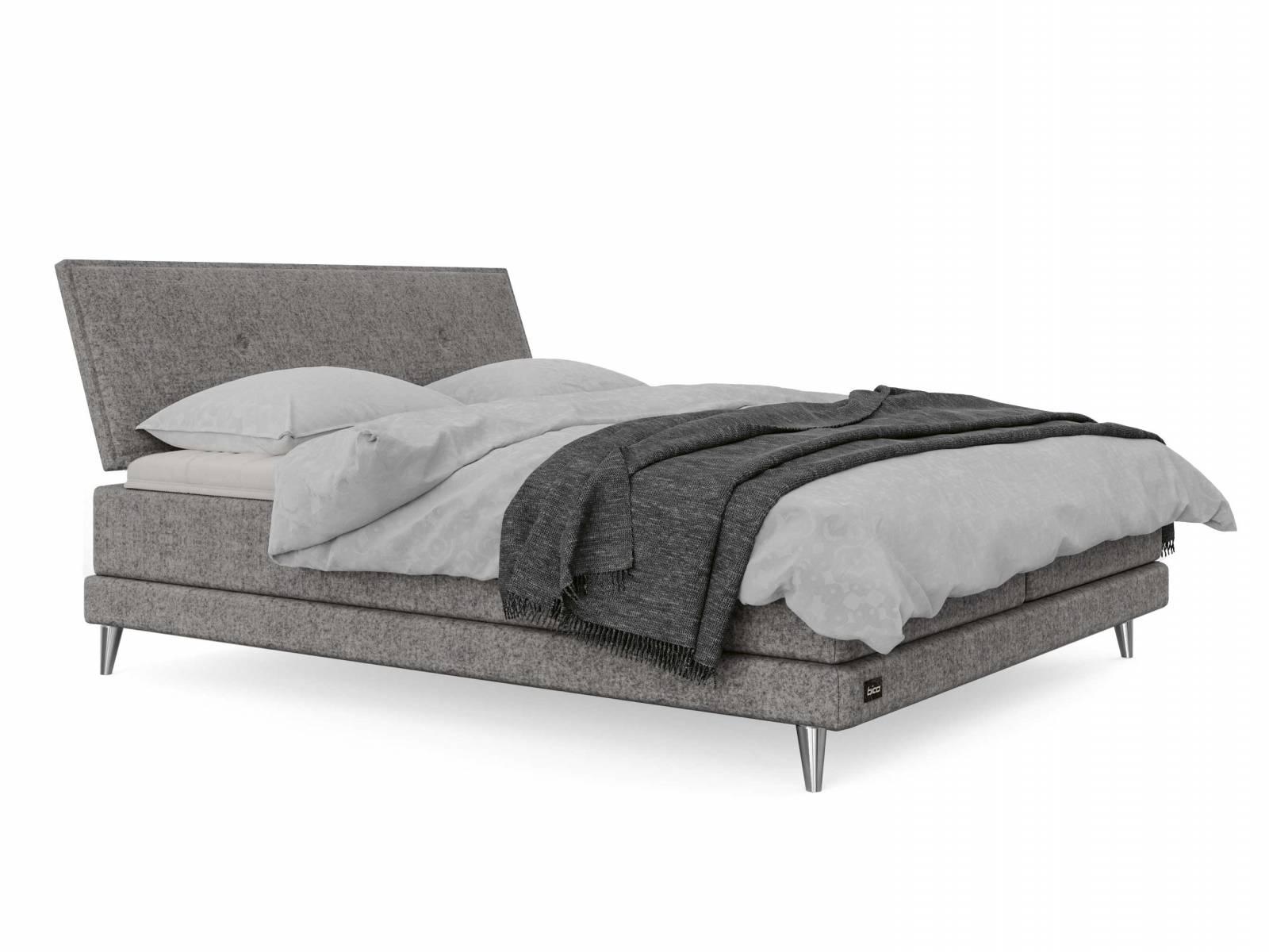 Ein massgeschneidertes, handgefertigtes Bett par excellence ist das von Björn Ischi entworfene Modell «Susten». Es besticht nicht nur durch die für ein Boxspringbett ohnehin schon ungewöhnlich leichte und filigrane Optik. Noch dazu lässt es sich ganz individuell zusammenstellen — es ist in den der Varianten «Cross», «Line» und «Stripes» sowie in Eschen-, Arven- und Nussbaumholz erhältlich. Bico.