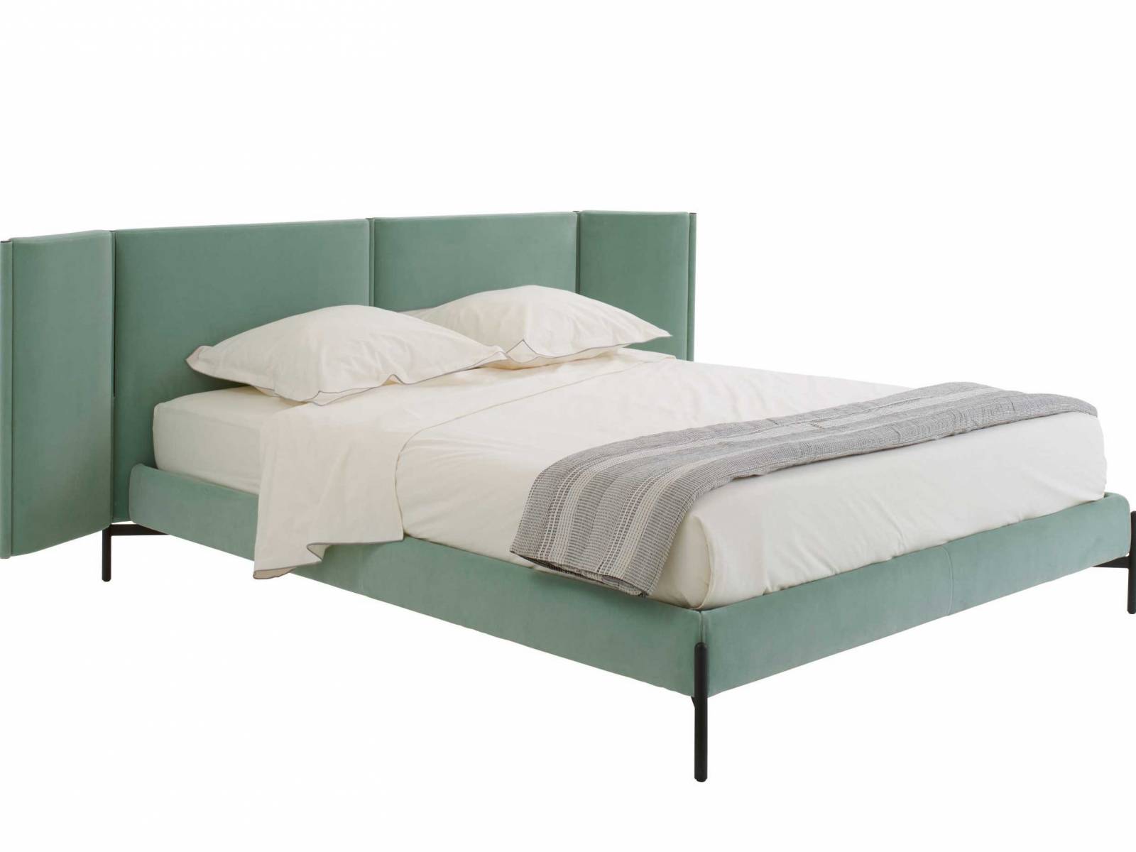 Das Bett «Hypna» von Nada Nasrallah und Christian Horner erhielt mit dem paraventartigen Kopfteil nicht nur ein neues Designelement, es wurde dadurch vor allem um eine wertvolle Funktion bereichert: Die beweglichen Flügel sorgen für ein hohes Mass an Geborgenheit und Ruhe. LIGNE ROSET.