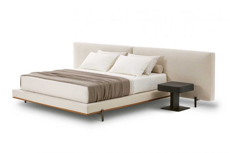 Für Designfans leicht zu merken, denn der italienische Hersteller nennt sein neues Bett nach dem Mailänder Viertel der Kreativen. «Brera» erinnert mit fein gearbeiteten Details an Haute-Couture-Mode und kommt mit Ledersockel und breitem Kopfteil betont elegant daher. Design: Jean-Marie Massaud. poliform.it