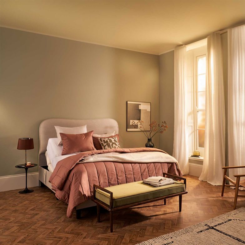 Der englische Luxusbettenhersteller präsentiert mit ­«Serenity» einen innovativen, verstellbaren Lattenrost, der sich dem Körper anpasst wie ein massgeschneiderter Anzug. Das Modell bietet Komfort, Halt und eine ver­besserte Schlafqualität. vispring.com