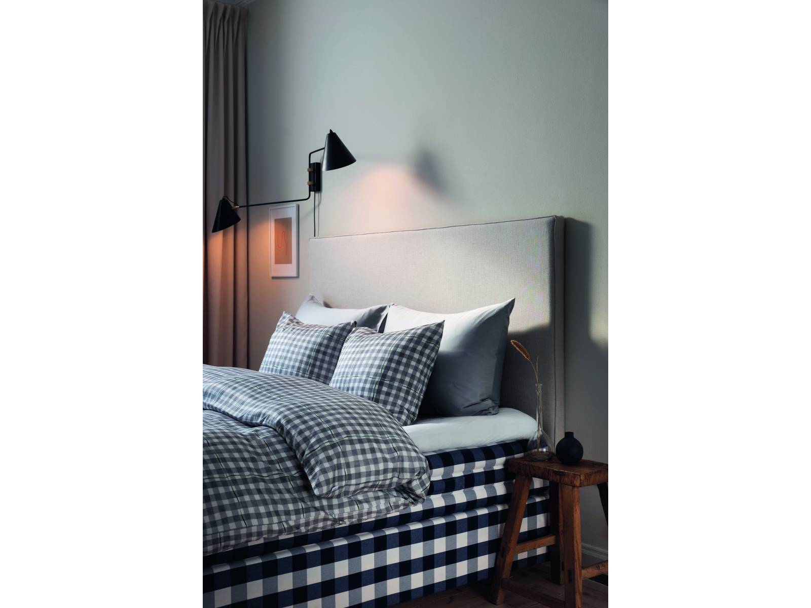 Der schwedische Hersteller erweitert die «Iris Collection» um die zwei neuen Muster «Edwin Iris» und «Selwyn Iris». Inspirieren liess sich Designer Lars Nilsson dafür von den Pariser Blumenläden und französischen Gärten wie dem Jardin des Plantes oder dem Giverny Monets Garden. Hästens.