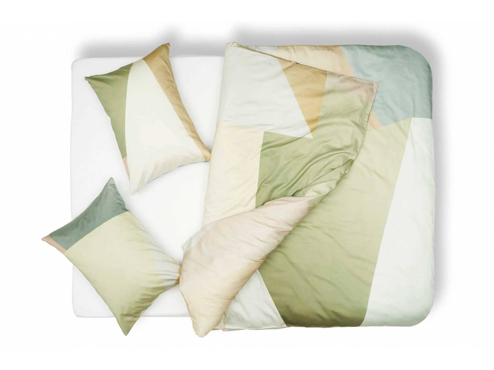 Für die aktuelle Künstlerkollektion entwarf die französische Textildesignerin Céline Cornu die Bettwäsche «Cubus», die aus qualitativ hochwertigem Material in Italien von Hand gefertigt wird. Zig Zag Zurich.